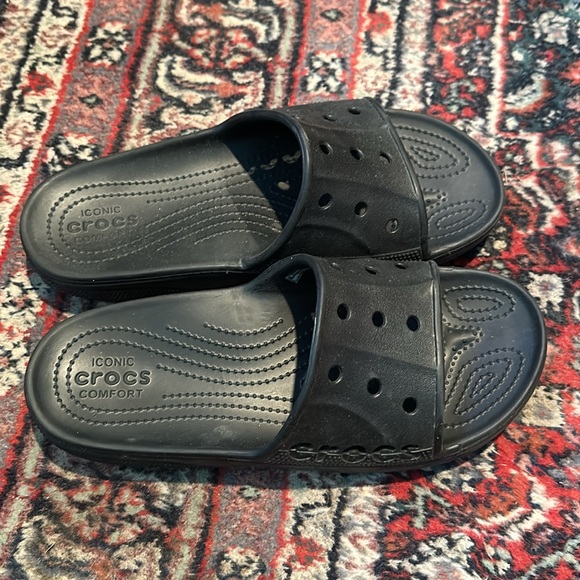 Men’s black crocs slip on shoes - Picture 4 of 6